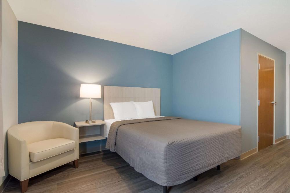 QUEEN SUITE ACCESSIBLE interior
